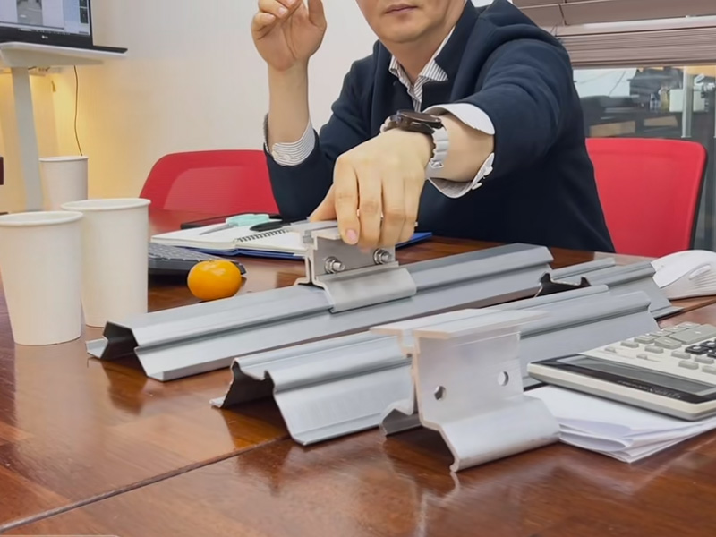 跳出 “内卷” 漩涡！太阳集团tcy8722冷弯联合韩方研发光伏屋面板型，迈向绿色能源新时代