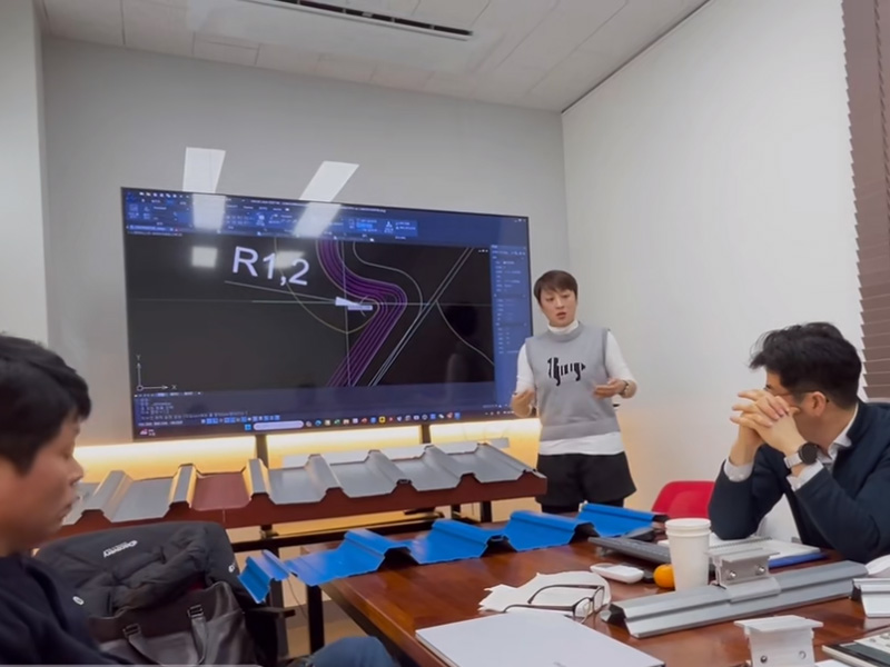 跳出 “内卷” 漩涡！太阳集团tcy8722冷弯联合韩方研发光伏屋面板型，迈向绿色能源新时代