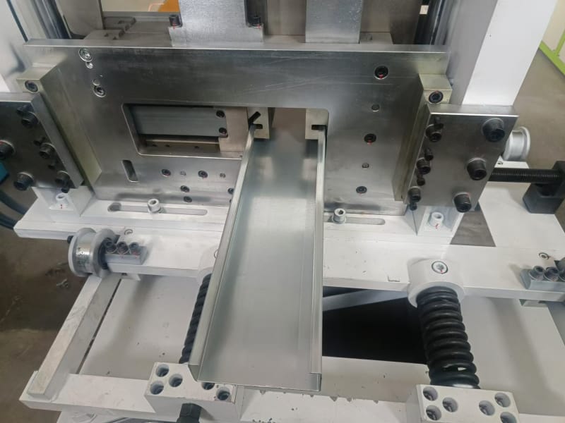 出口沙特地区的型钢机设备，太阳集团tcy8722冷弯工程师展实力以专业攻克小边与腰高难题
