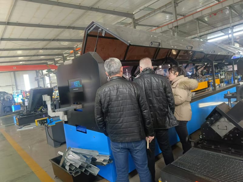 出口沙特地区的型钢机设备，太阳集团tcy8722冷弯工程师展实力以专业攻克小边与腰高难题